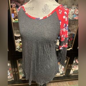 Women’s Medium Gray Rayon Eyeshadow Brand Baseball 3/4 Floral Sleeve Shirt top